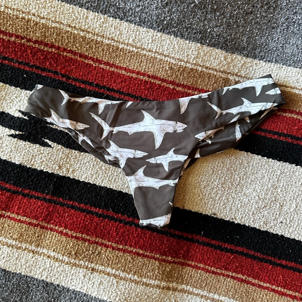 Boys+Arrows Claire cheeky bottoms - Shark Bait print - size small